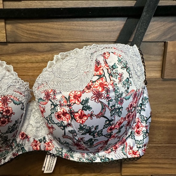 Victoria’s Secret - Dream Angels Bra - Picture 2 of 4